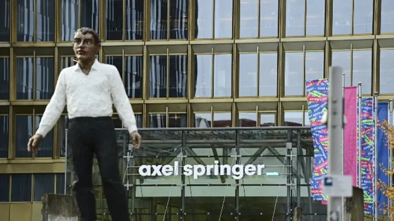 دوبفنر يتوصل لاتفاق مع KKR لتقسيم عملاق الإعلام Axel Springer