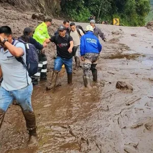 قتلى ومفقودون جراء انهيارات أرضية بالإكوادور