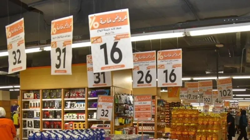 انخفاض أسعار 30 سلعة غذائية في الأسواق اليوم.. الدواجن والأسماك أبرزها