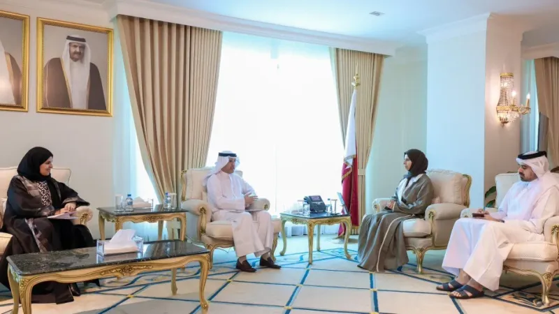 وزير الدولة للتعاون الدولي تجتمع مع السفير الكويتي