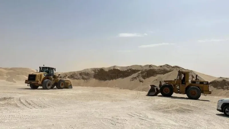 أمانة الشرقية تضبط 85 معدة تنهل وتجرف الرمال من أماكن ممنوعة غرب الدمام