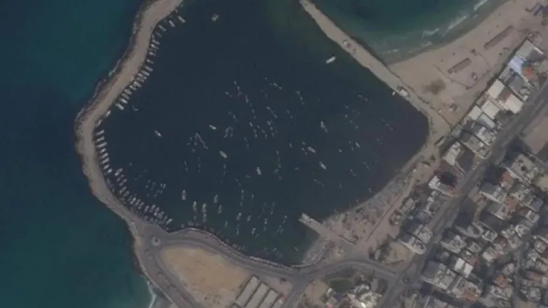 "سينتكوم" تعلن توقف أعمال بناء الرصيف البحري العائم قبالة سواحل غزة مؤقتا