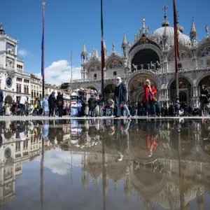 هل ينجح فرض رسوم على دخول مدينة البندقية الإيطالية في مواجهة السياحة المفرطة؟