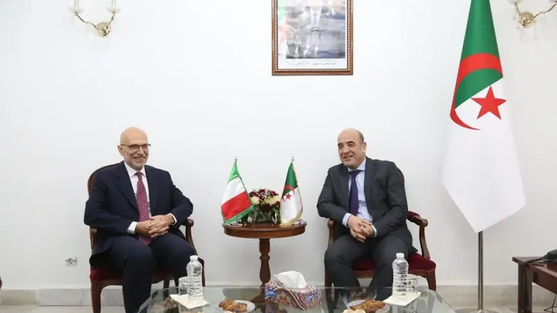 زهانة يبحث مع السفير الإيطالي تعزيز العلاقات الثنائية فى مجال النقل
