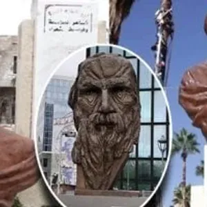 أبو العلاء المعري بين تمثالين .. في سوريا قطعوا رأسه وبفرنسا جعلوه غاضبًا