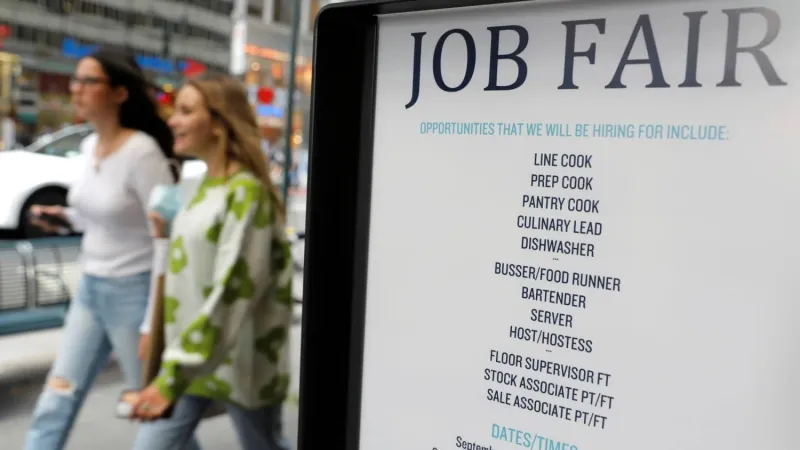 سوق العمل الأميركية تزداد قوة مع انخفاض طلبات إعانة البطالة