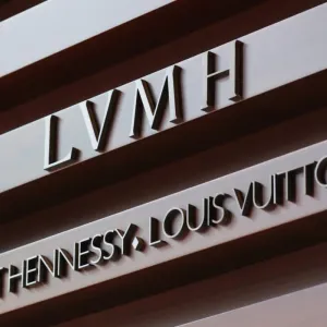 سهم LVMH يرتفع بنحو 5% بعد تسجيلها مبيعات أعلى من التوقعات خلال الربع الأول