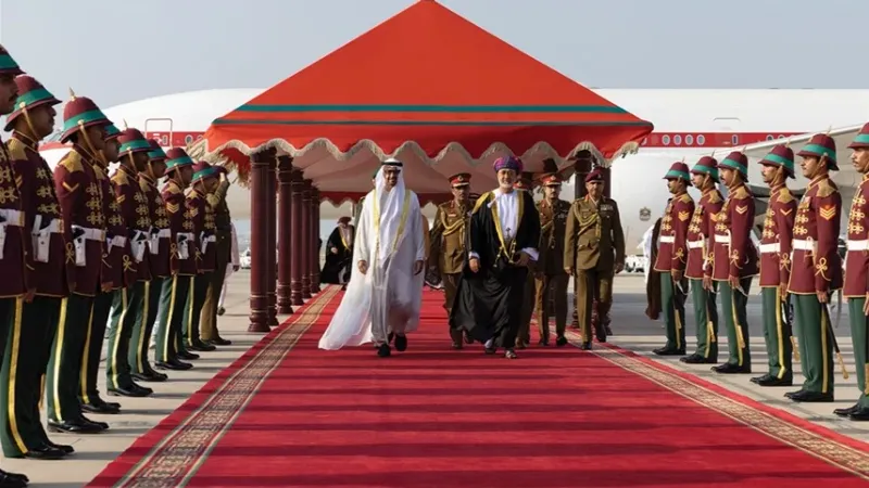 كاتب: زيارة سلطان عُمان إلى الإمارات محورية في ظل ظروف المنطقة