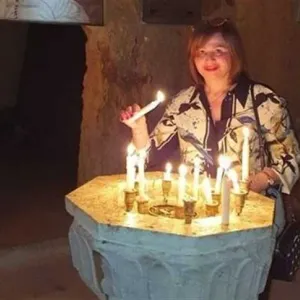 إلهام شاهين: «هولع شمعة في الكنيسة لمصر احتفالًا بعيد القيامة»