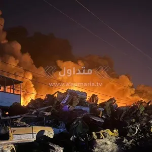 اندلاع حريق داخل ساحة لتسقيط السيارات جنوبي بغداد (صور)