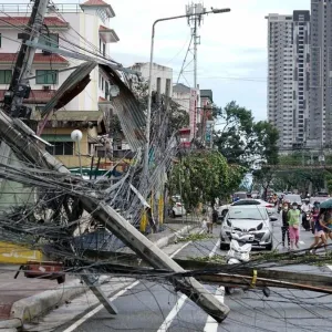 عاصفة قوية تضرب الجزيرة الأكبر في الفلبين
