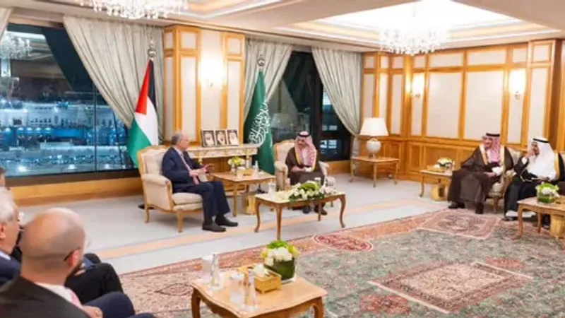 وزير الخارجية يلتقي رئيس الوزراء الفلسطيني لبحث آخر مستجدات الأوضاع في غزة والضفة الغربية