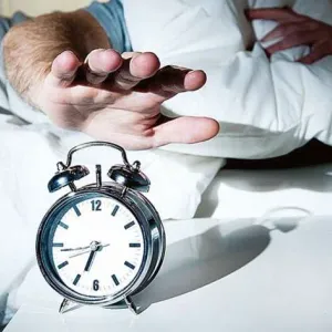 6 عادات خاطئة تجنبها عند الاستيقاظ من النوم.. تسبب الخمول والتوتر