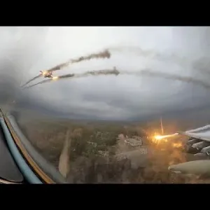 شاهد: وحدة طائرات روسية أثناء ضربها قوات أوكرانية