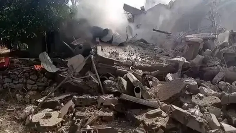 بالفيديو: قصف منزل... ودمار كبير