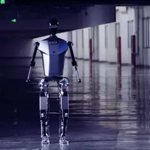 الصين تبتكر روبوتًا شبيهًا بالبشر يجري مثل الإنسان بسرعة 6 كم في الساعة