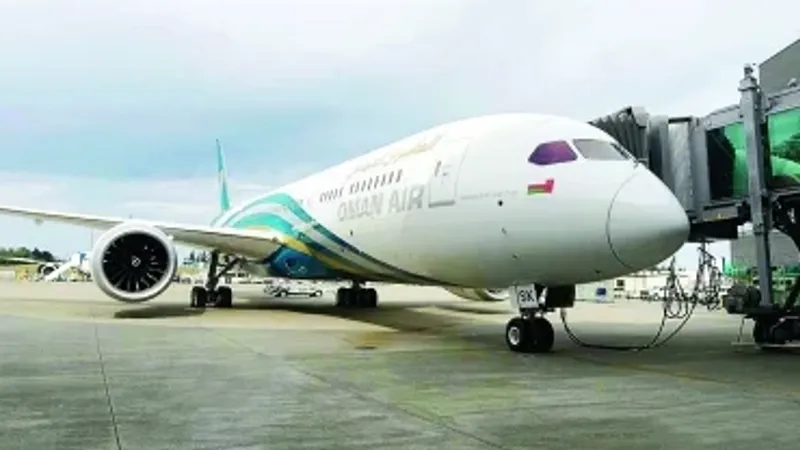 الطيران العماني يتسلم طائرته الأحدث من طراز بوينج B787-9