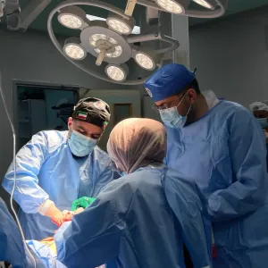 الفريق الطبي الكويتي يبدأ إجراء عمليات جراحية "دقيقة" بمستشفيات غزة