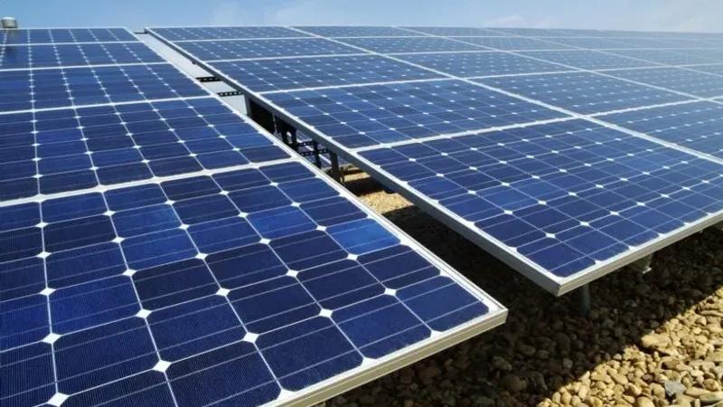 منح (1) و(2) .. ماذا تعرف عن أكبر مشروع طاقة شمسية في سلطنة عمان؟