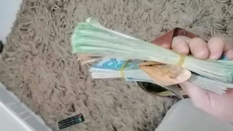 مصري بالكويت يعيد حقيبة بها مليون ونصف جنيه لصاحبها: «أمانة في رقبتي»