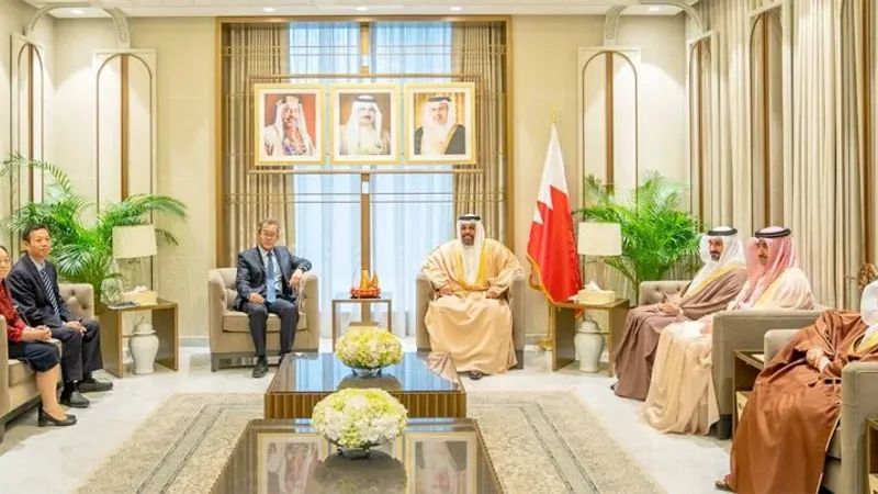 معالي وزير المالية والاقتصاد الوطني يستقبل سفير جمهورية الصين الشعبية لدى مملكة البحرين