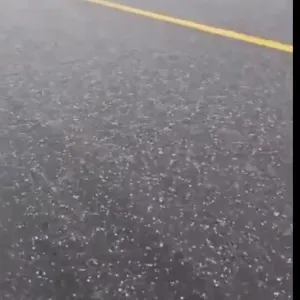 فيديو.. أمطار غزيرة وبرَد على مناطق مختلفة من الدولة