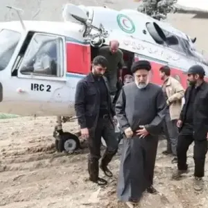 حادث صعب لطائرة الرئيس الإيراني وغموض بشأن وضعه