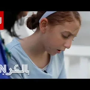 طفلة فلسطينية تنهال بالبكاء متوسلة إخراج مَن تبقّى من عائلتها بغزة: "عليّ حمايتهم"