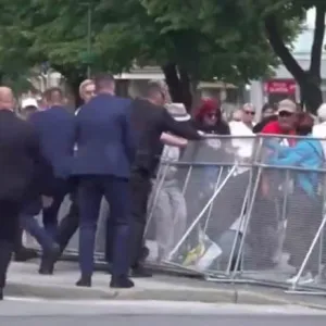 بخمس طلقات في صدره.. فيديو يظهر لحظة محاولة اغتيال رئيس وزراء سلوفاكيا