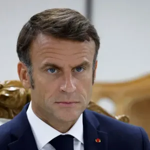 ماكرون: فرنسا تمر بلحظة "خطيرة جدا"