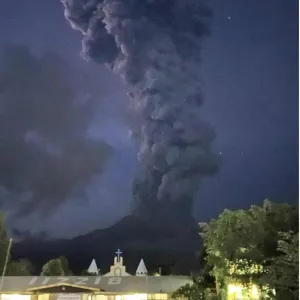 رفع مستوى الإنذار من بركان في الفلبين