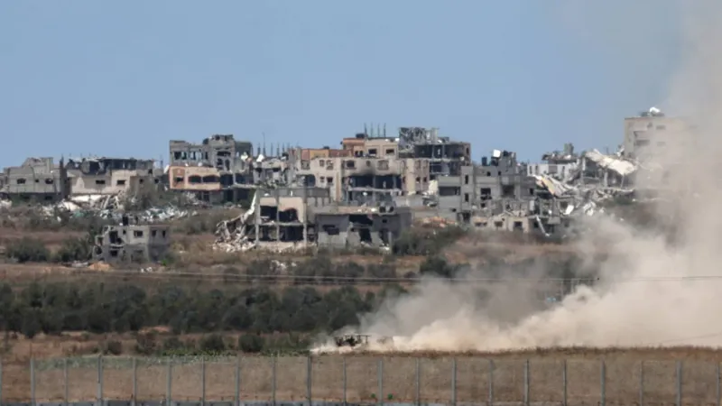 مع احتدام القتال... دبابات إسرائيلية تتوغل في مناطق بشمال وجنوب غزة