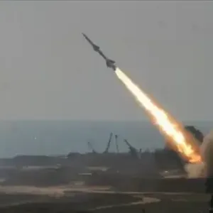 فرقاطة ألمانية تعترض صاروخا حوثيا في البحر الأحمر