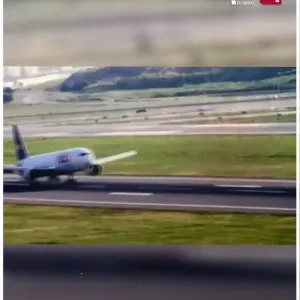 #مطار_إسطنبول.. تحطم طائرة بوينغ بعد فشل معدات الهبوط