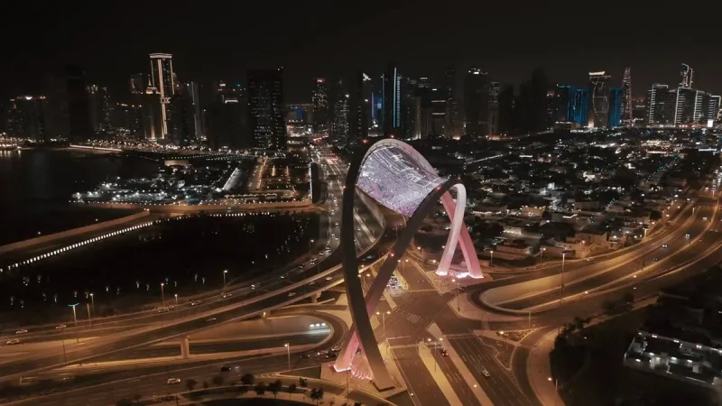 أبرز معالم الدوحة مضاءة احتفاءً بذكرى مرور خمس سنوات على انطلاق العمليات التشغيلية لشبكة #مترو_الدوحة.