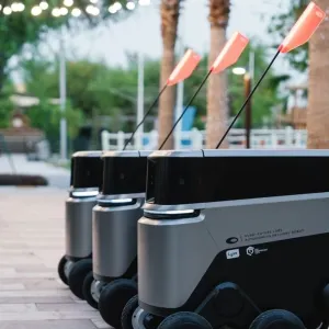 إطلاق 3 روبوتات تجريبية لتوصيل المنتجات في المدينة المستدامة بدبي