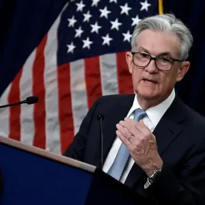 رئيس "الفيدرالي" الأميركي يستبعد رفع أسعار الفائدة
