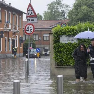 فيديو: فقدان ثلاثة شبان في شمال إيطاليا في نهر وسط فيضانات عارمة غمرت المنطقة