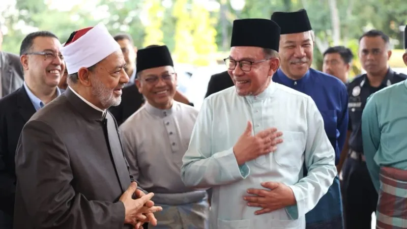 رئيس وزراء ماليزيا يستقبل شيخ الأزهر