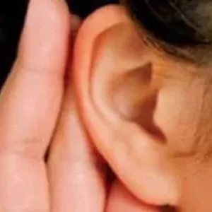 ما أسباب فقدان السمع فى أذن واحدة؟