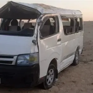 إصابة 14 شخصا في انقلاب ميكروباص على الصحراوي الشرقي بالصف