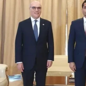 وزير الشؤون الخارجية ووزير النقل العراقي يُشددان على ضرورة فتح خط جوي مباشر بين تونس والعراق