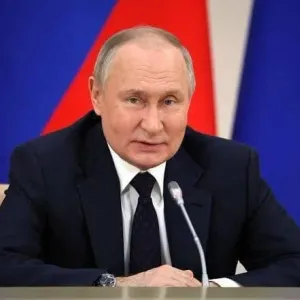 فيديو| بوتين يكشف سراً: لم أستطع مقاومة البطة البكينية