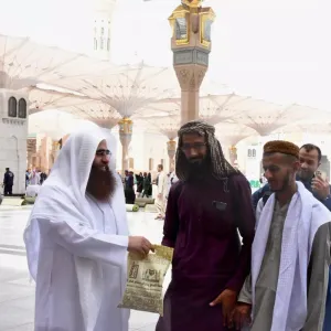 وكالة المسجد النبوي تستقبل طلائع الحجاج بالهدايا والمصاحف والكتيبات التوجيهية بلغاتهم