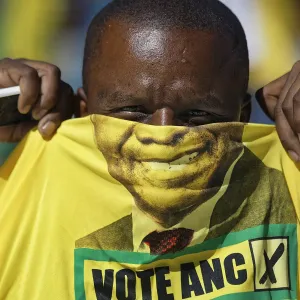 حزب "نيلسون مانديلا" المؤتمر الوطني الحاكم في جنوب إفريقيا يخسر أغلبيته المطلقة لأول مرة منذ 30 عام