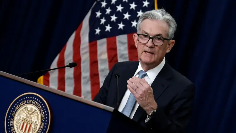 رئيس "الفيدرالي" الأميركي يستبعد رفع أسعار الفائدة