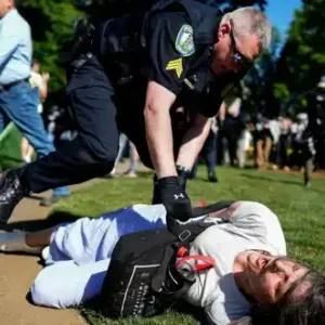 اعتقال 75 طالبا من معهد شيكاغو وجامعة فيرجينيا خلال مظاهرات داعمة لفلسطين