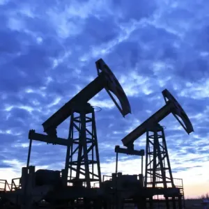 ارتفاع أسعار النفط لليوم الثاني على التوالي وسط مؤشرات إيجابية