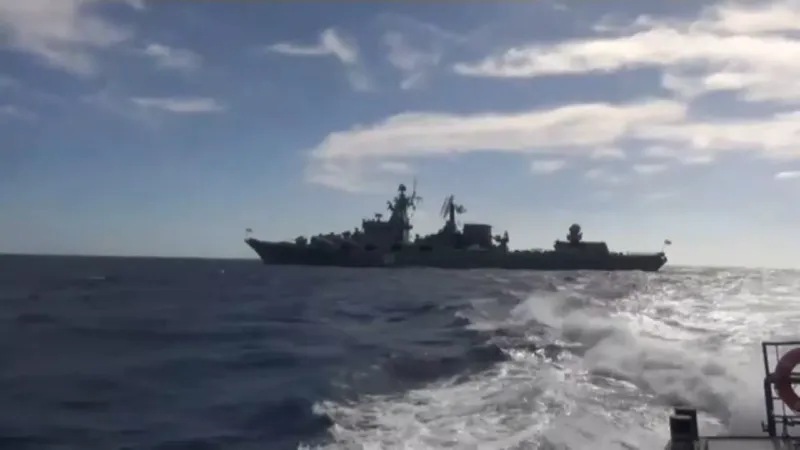 شاهد: الطراد الصاروخي الروسي "فارياج" يجري تدريبات عسكرية في البحر المتوسط