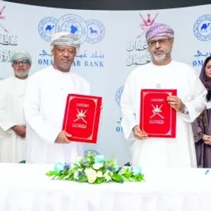 "العمل" وبنك عمان العربي يوقعان مذكرة تعاون لتنمية الموارد البشرية